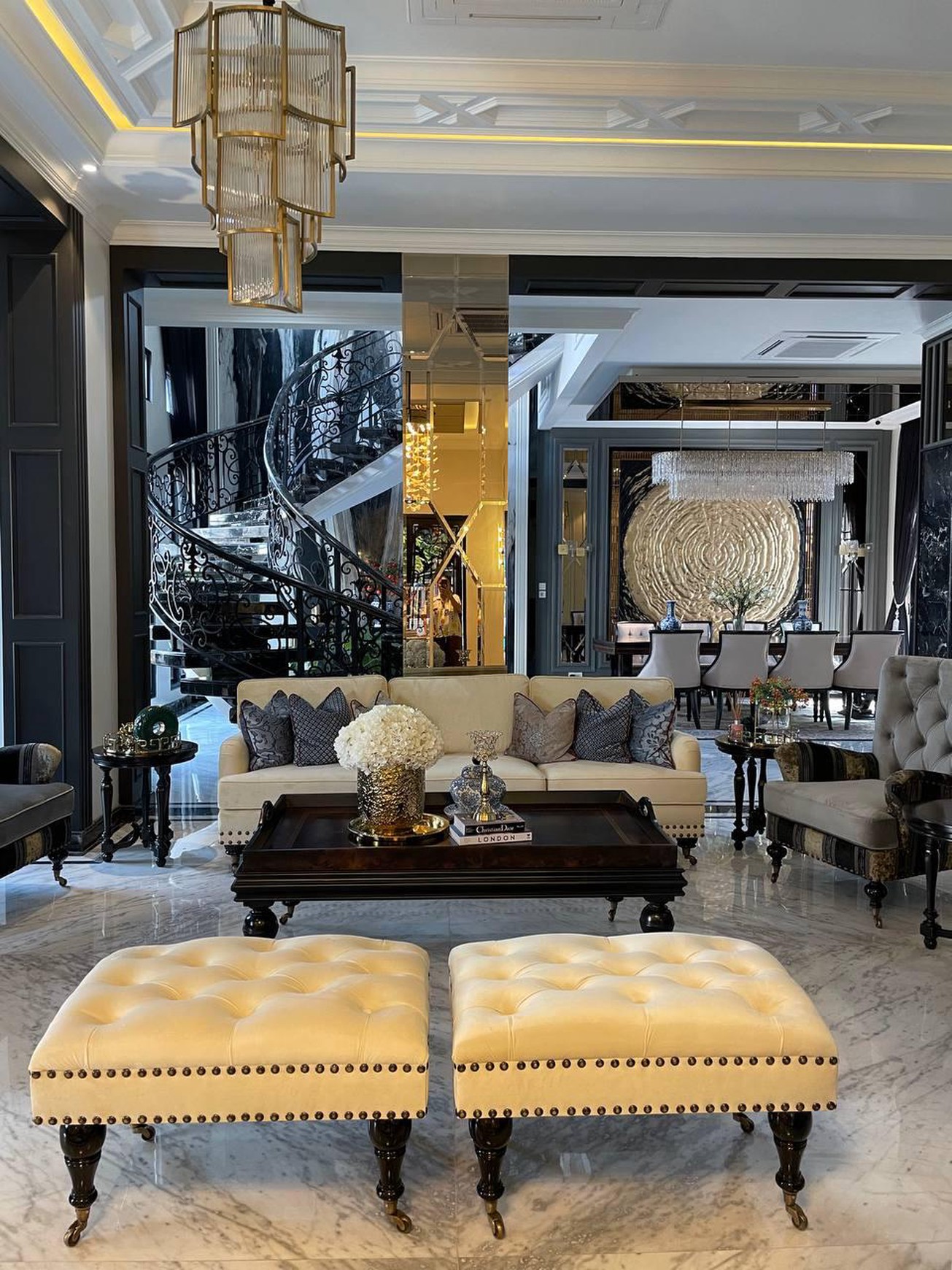 Rumah design klasik & Mewah perumahan Citra Grand Cibubur