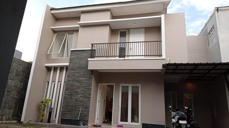 DIJUAL MURAH SISA 2 UNIT! RUMAH TOWNHOUSE MODERN SEMI FURNISH ALILA RESIDENCE, JATIASIH, BEKASI 