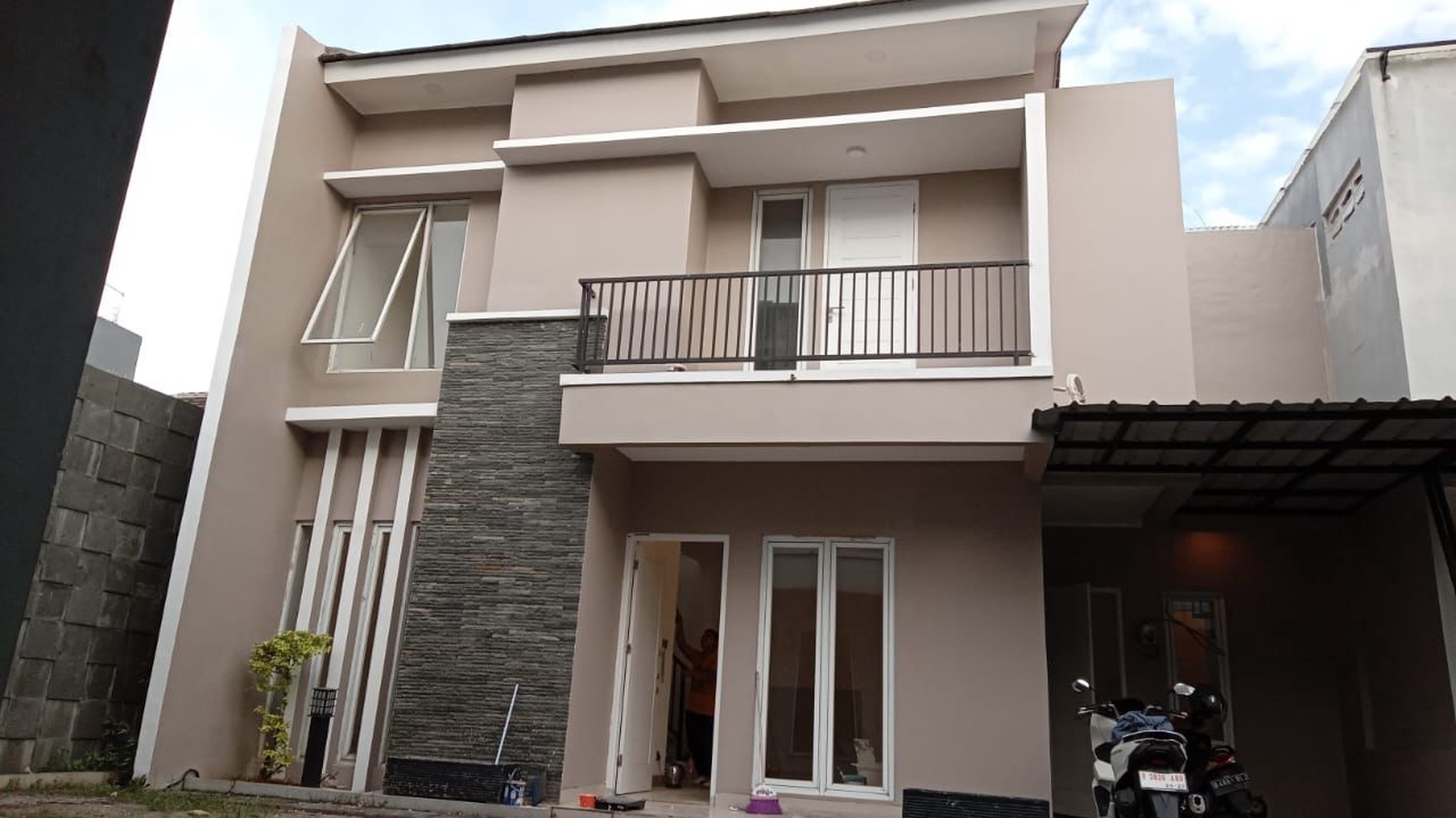 DIJUAL MURAH SISA 2 UNIT! RUMAH TOWNHOUSE MODERN SEMI FURNISH ALILA RESIDENCE, JATIASIH, BEKASI