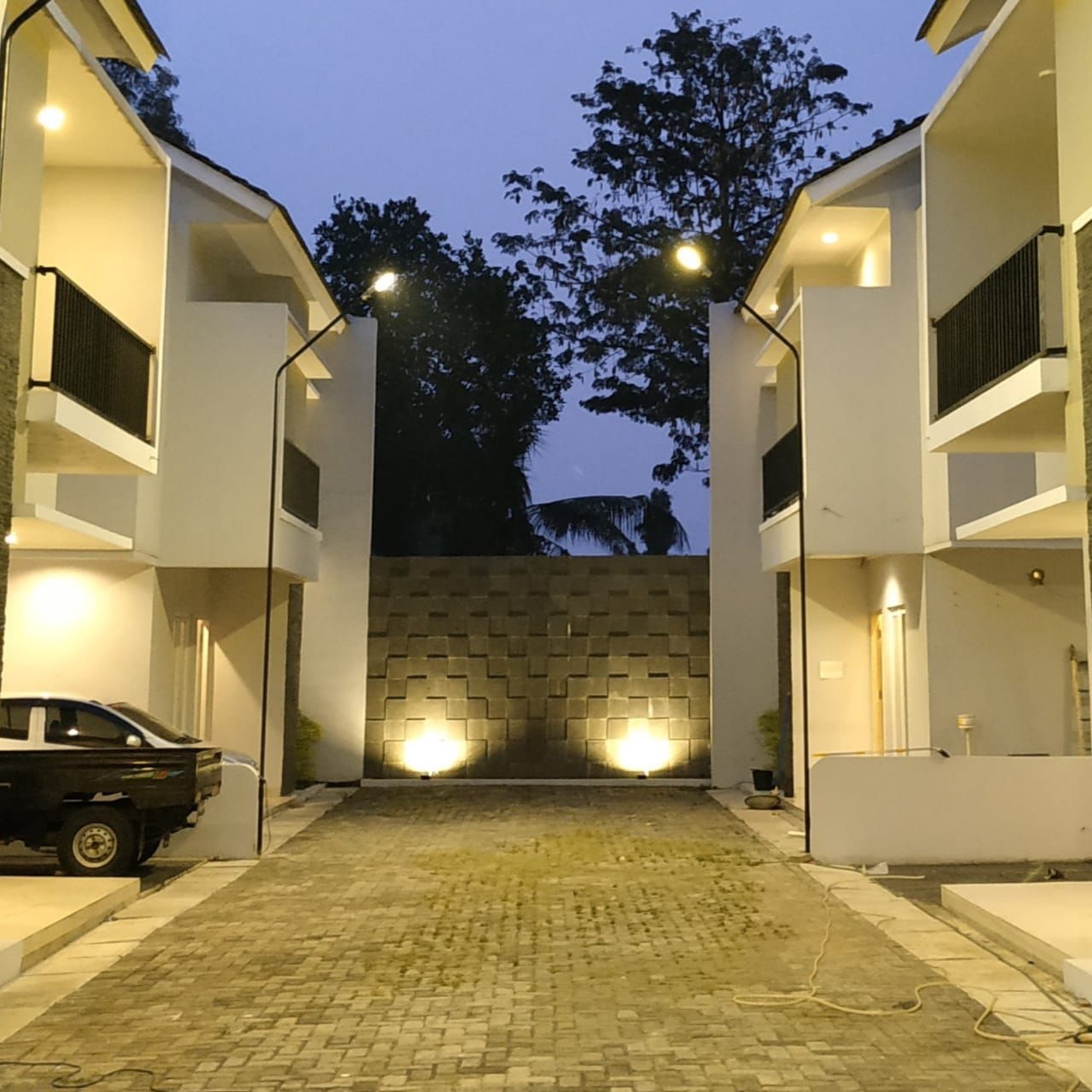 DIJUAL MURAH SISA 2 UNIT! RUMAH TOWNHOUSE MODERN SEMI FURNISH ALILA RESIDENCE, JATIASIH, BEKASI