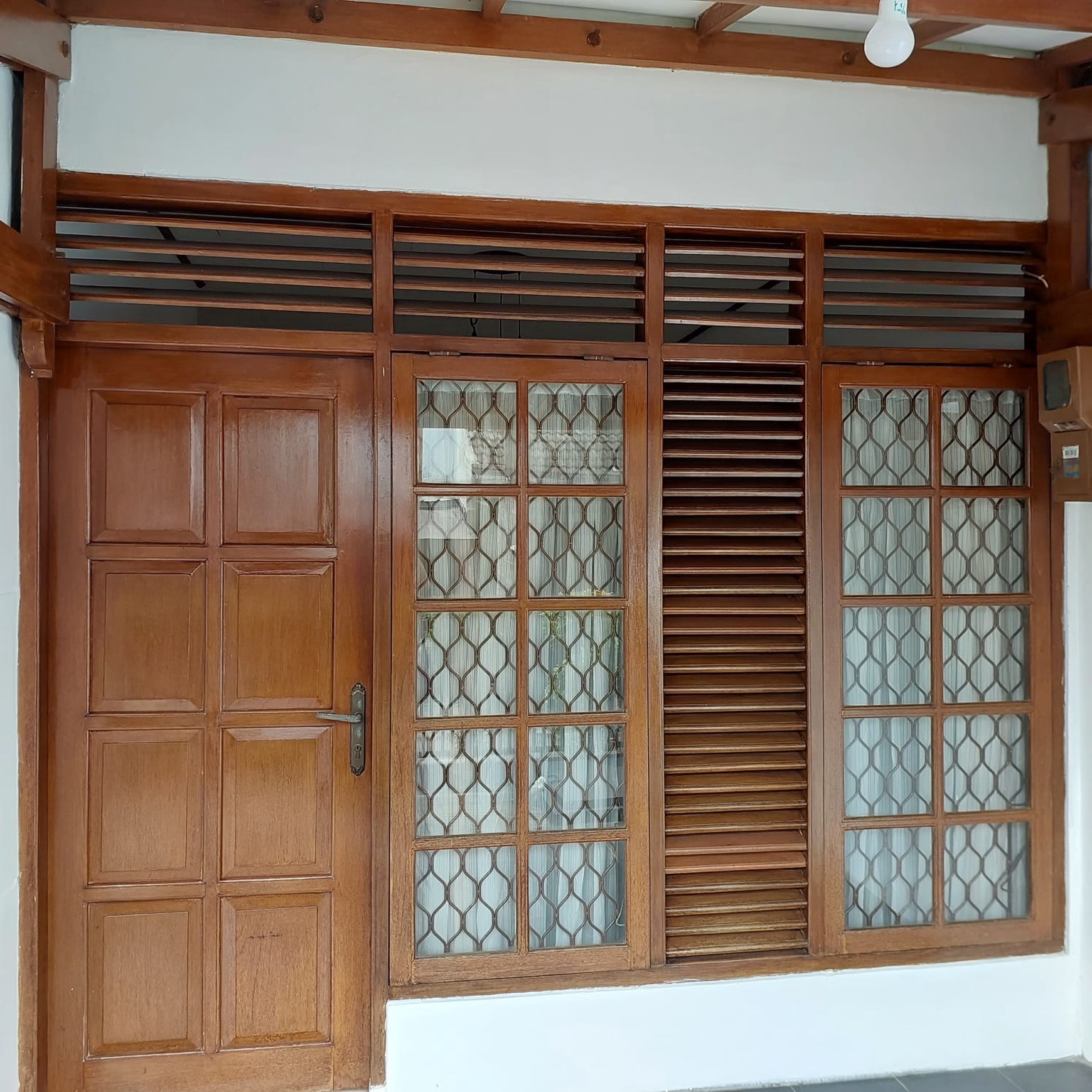 Rumah nyaman di Komplek Bukit Indah Ciputat dekat Mc D dan KFC Gaplek.