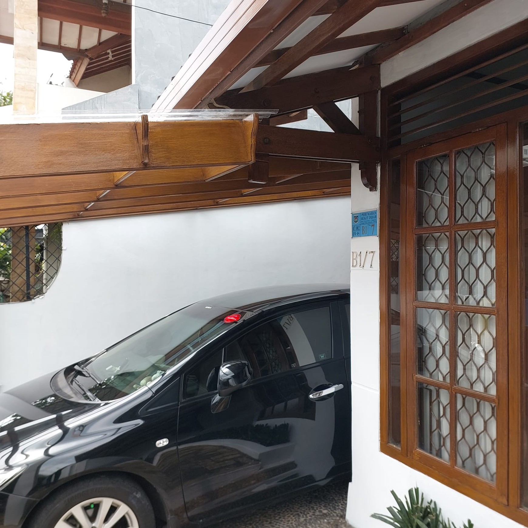 Rumah nyaman di Komplek Bukit Indah Ciputat dekat Mc D dan KFC Gaplek.