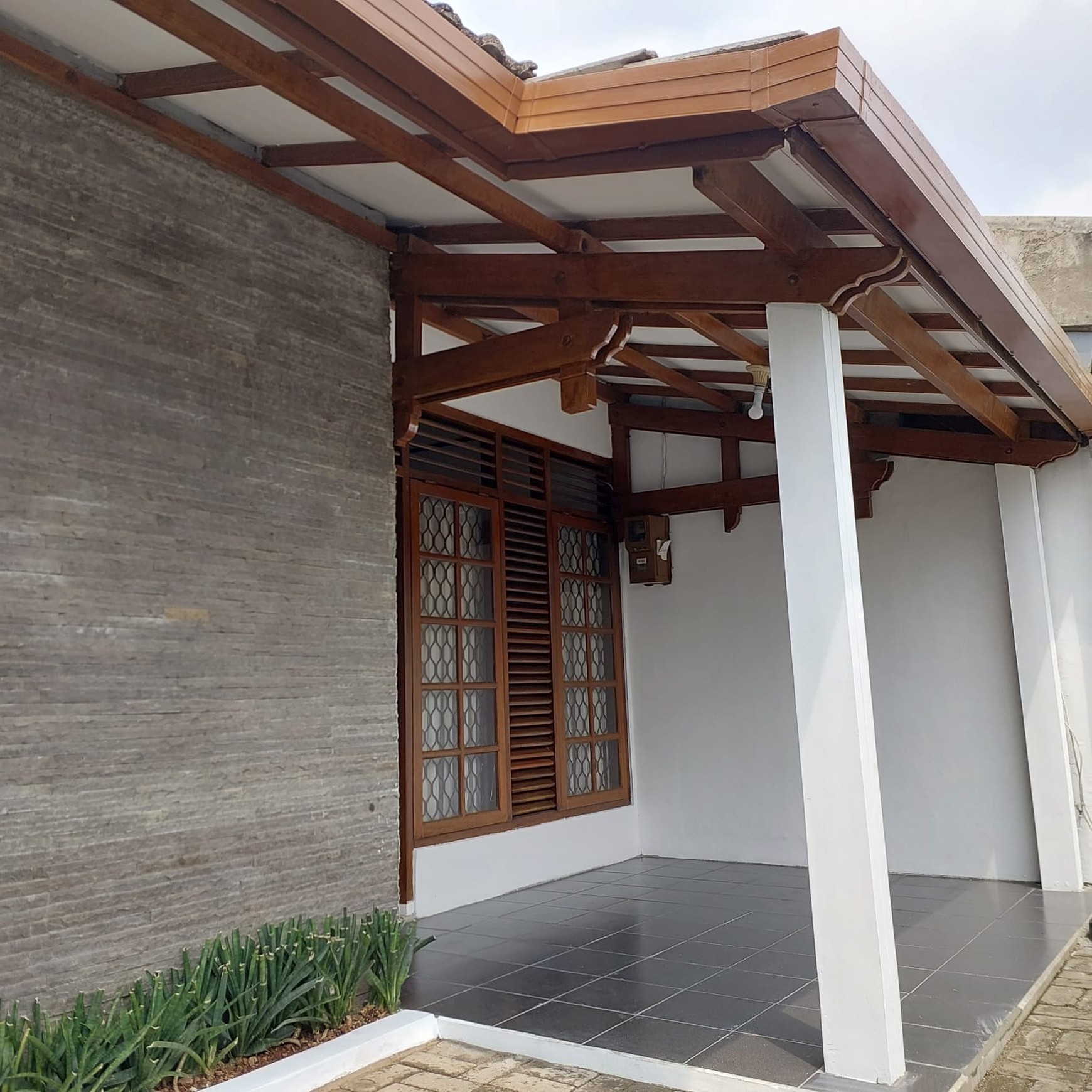 Rumah nyaman di Komplek Bukit Indah Ciputat dekat Mc D dan KFC Gaplek.