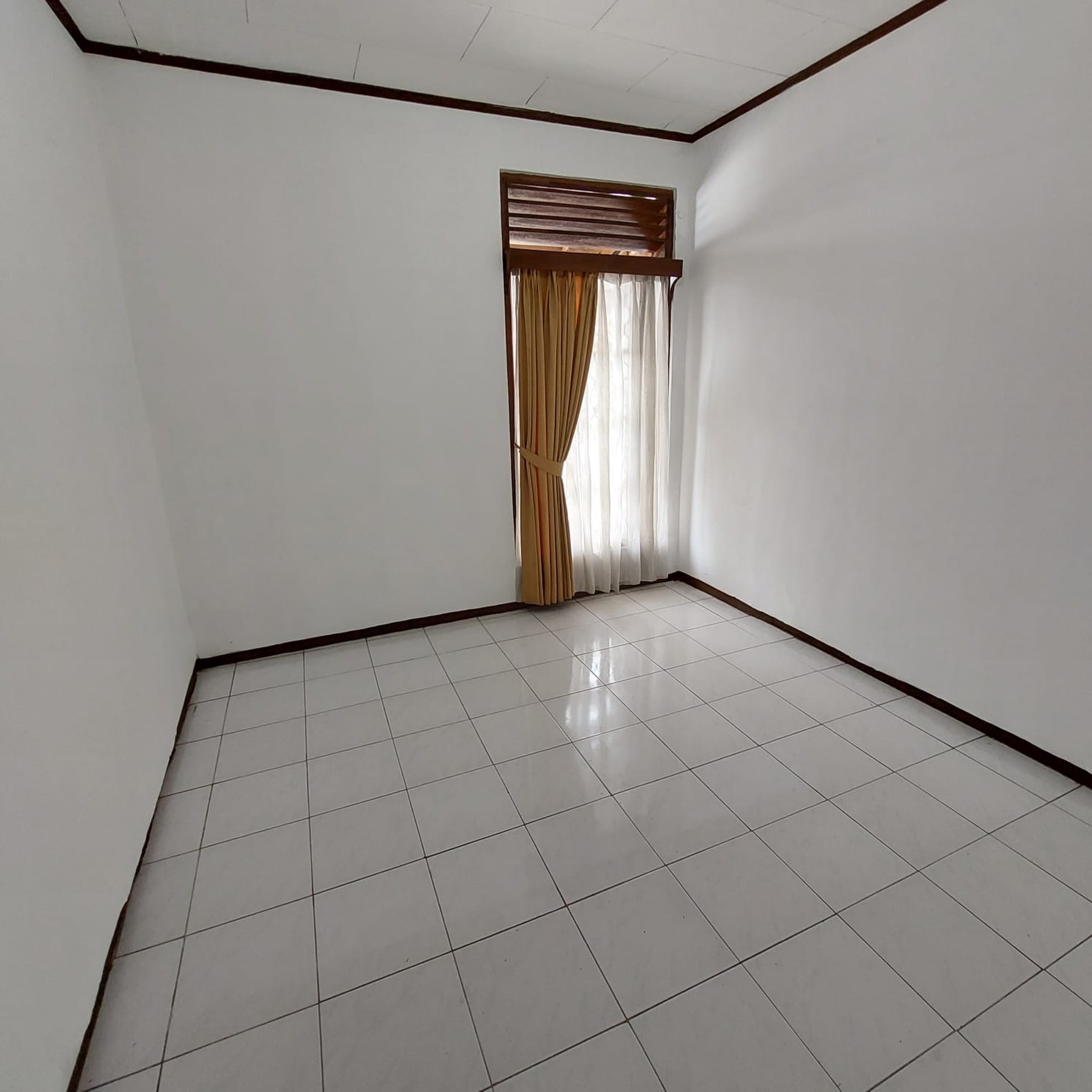 Rumah nyaman di Komplek Bukit Indah Ciputat dekat Mc D dan KFC Gaplek.