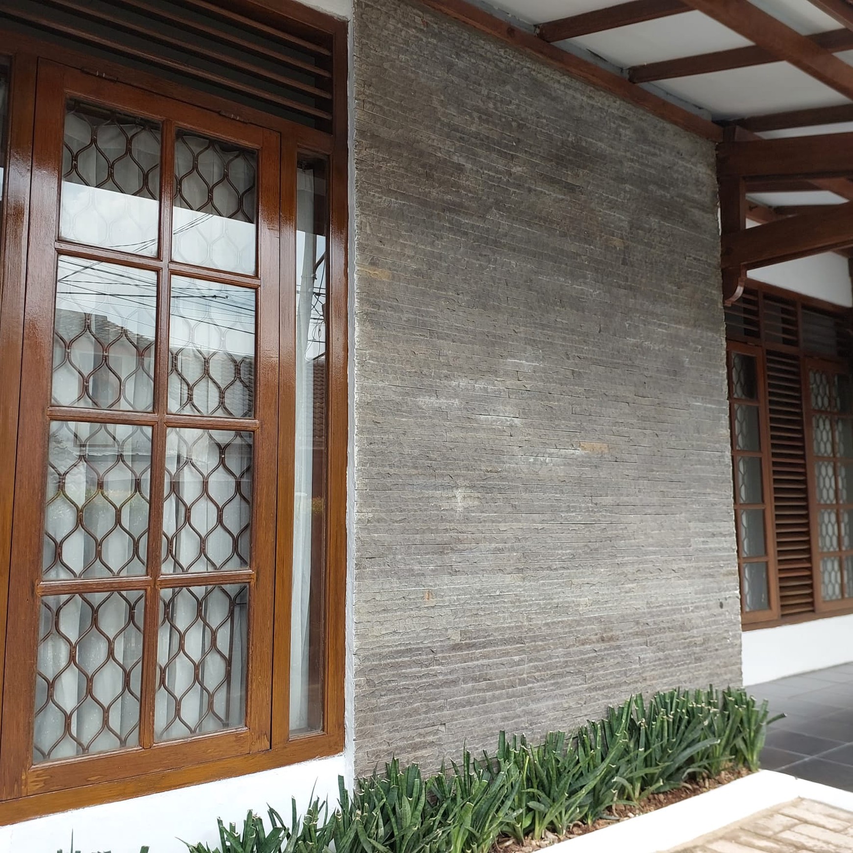 Rumah nyaman di Komplek Bukit Indah Ciputat dekat Mc D dan KFC Gaplek.