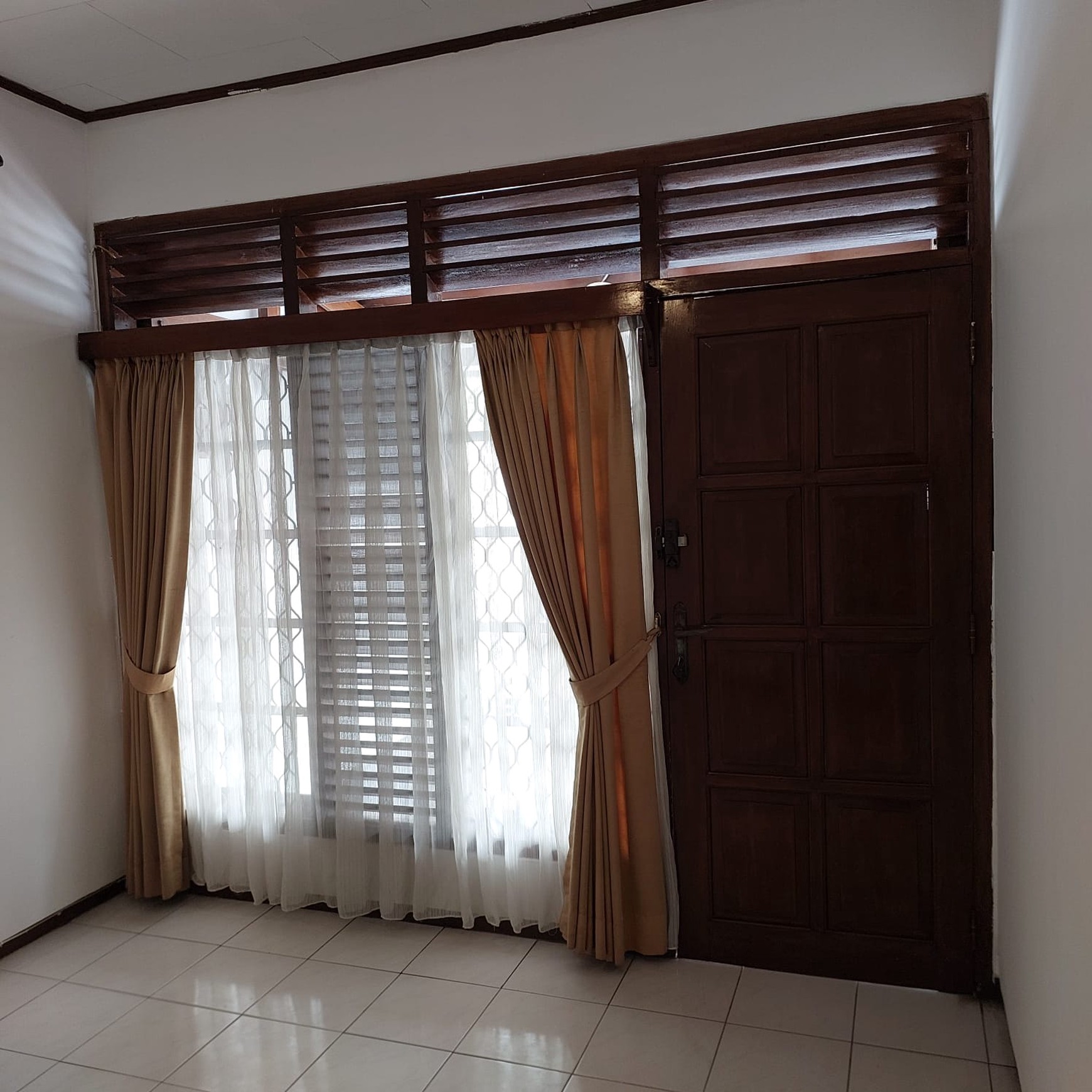 Rumah nyaman di Komplek Bukit Indah Ciputat dekat Mc D dan KFC Gaplek.