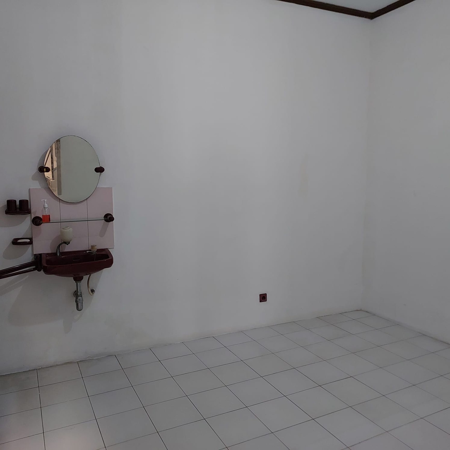 Rumah nyaman di Komplek Bukit Indah Ciputat dekat Mc D dan KFC Gaplek.