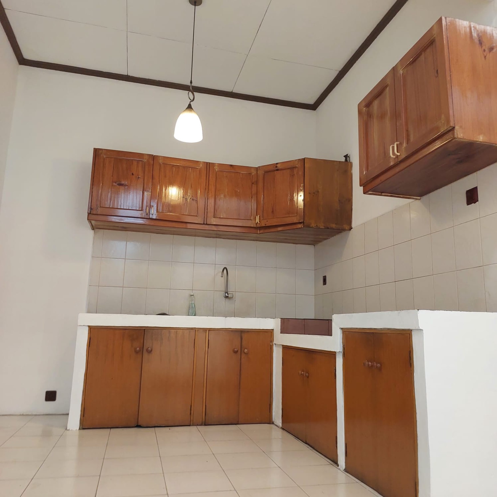 Rumah nyaman di Komplek Bukit Indah Ciputat dekat Mc D dan KFC Gaplek.