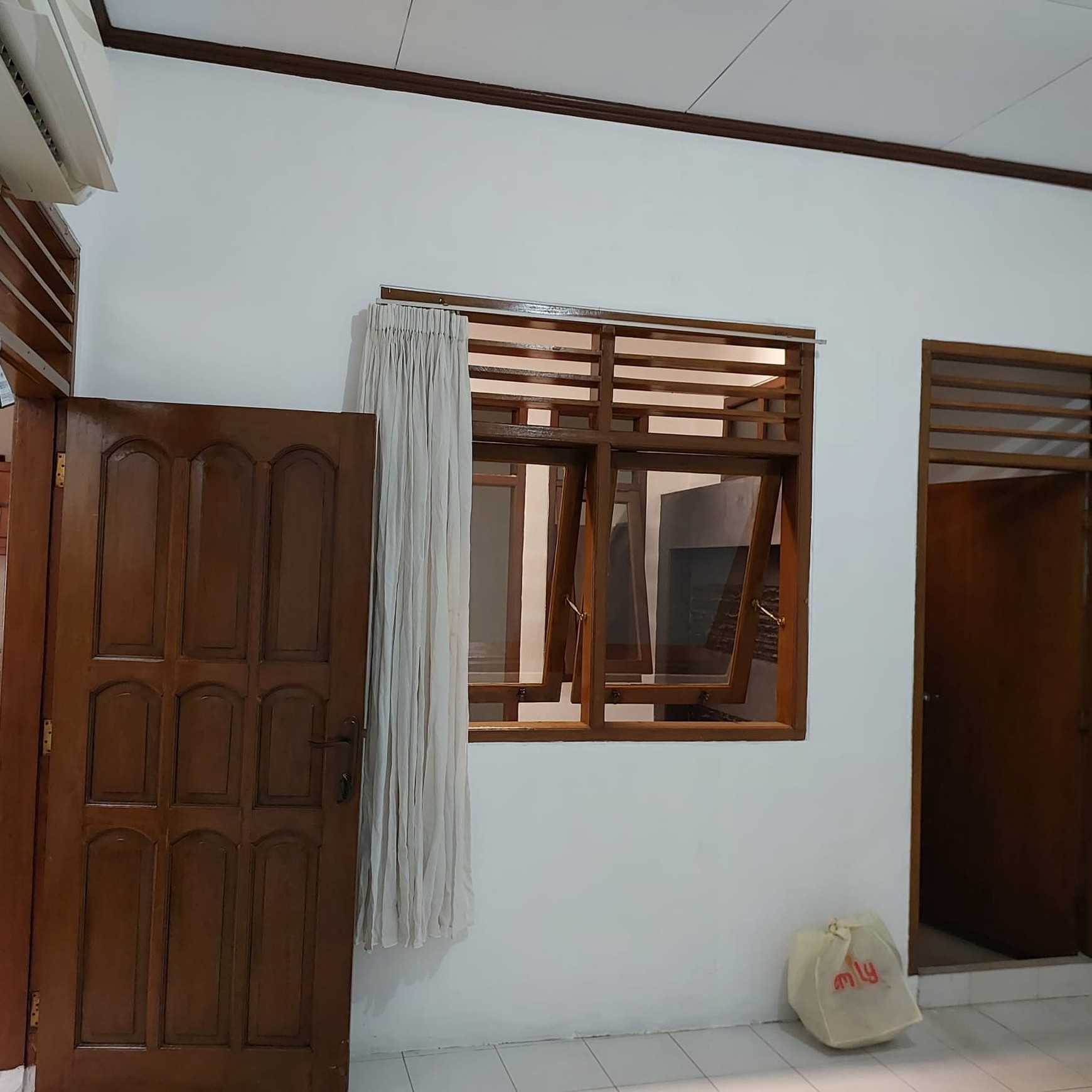 Rumah nyaman di Komplek Bukit Indah Ciputat dekat Mc D dan KFC Gaplek.