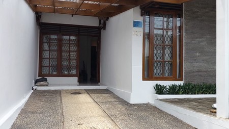 Rumah nyaman di Komplek Bukit Indah Ciputat dekat Mc D dan KFC Gaplek.