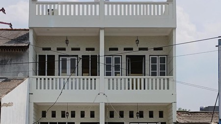 Ruko Baru,  Strategis, Pinggir Jalan Raya, Murah 21/2 lantai