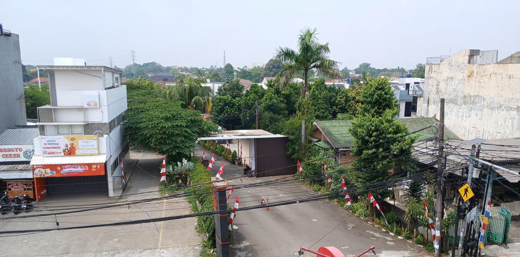 Ruko baru strategis di jalan raya Cirendeu, Bagus.