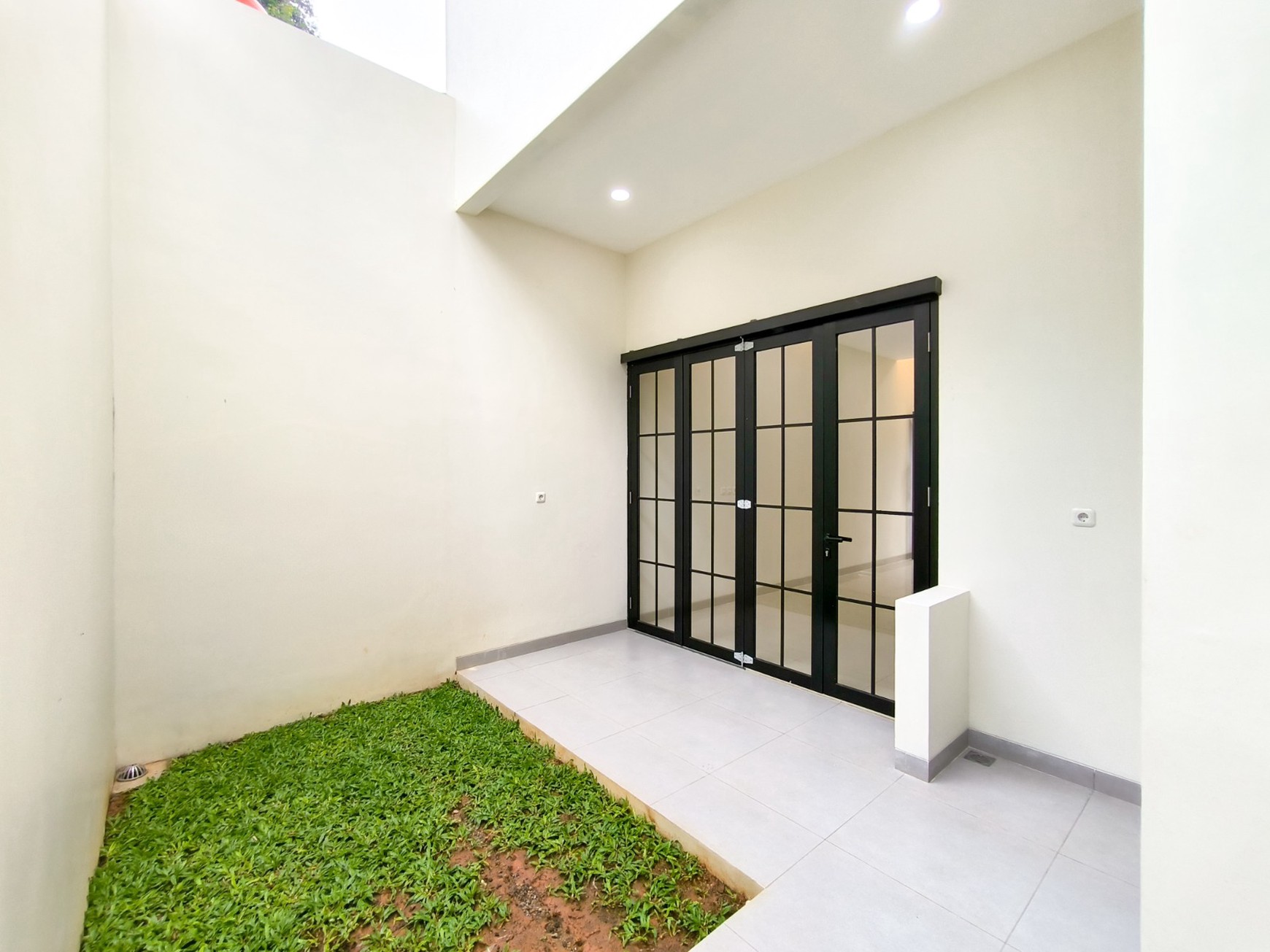 Rumah Bagus Siap Huni Asri di Graha Bunga, Graha Bintaro, Tangerang Selatan