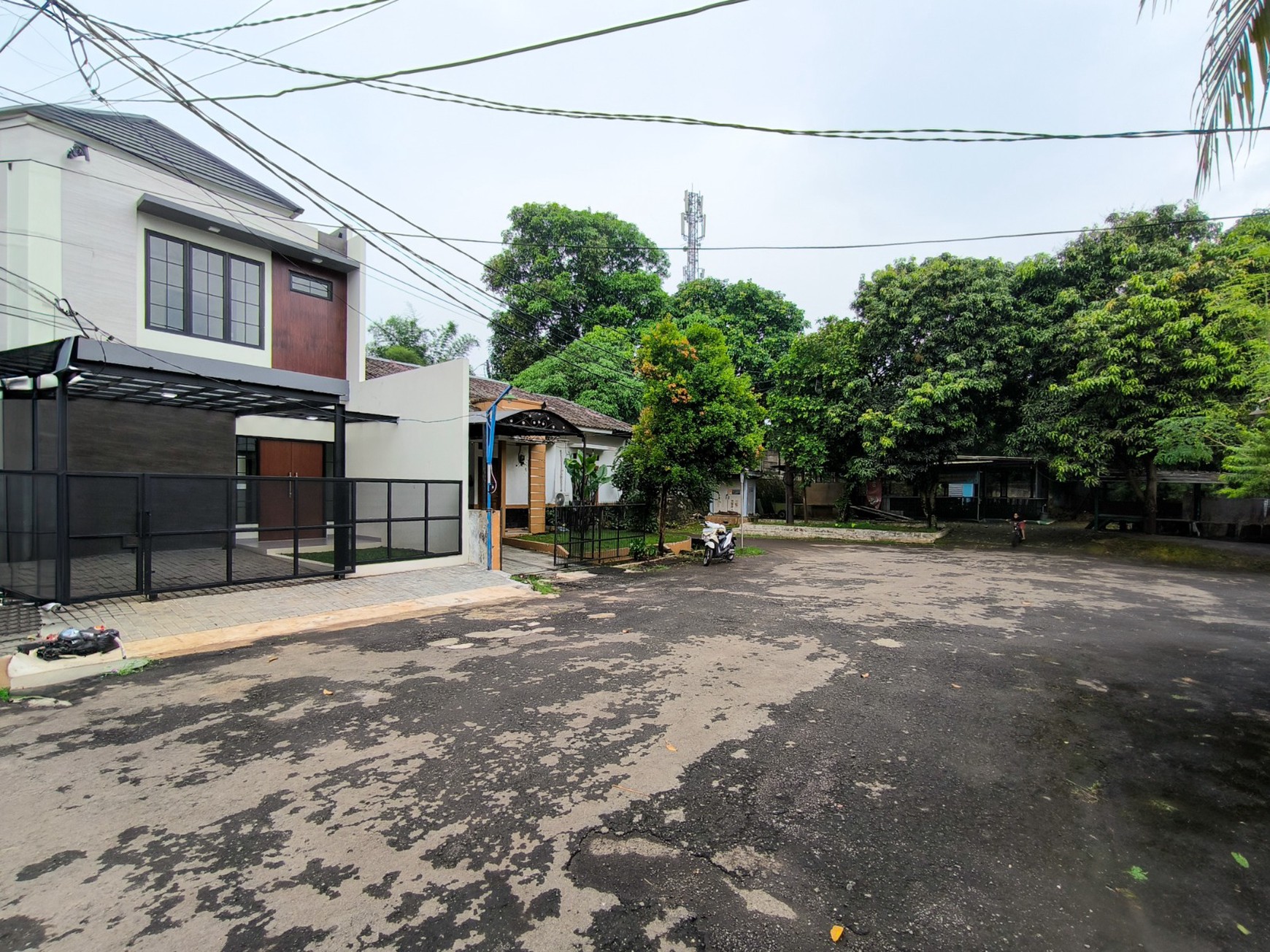 Rumah Bagus Siap Huni Asri di Graha Bunga, Graha Bintaro, Tangerang Selatan