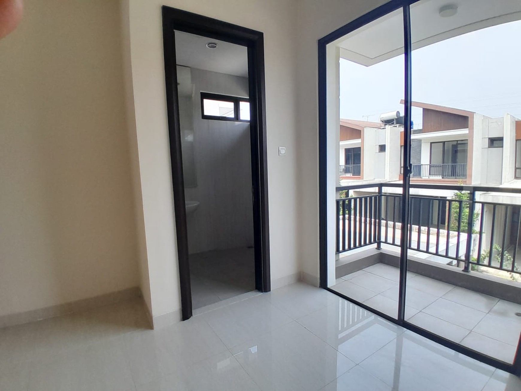 Turun Harga Rumah Cantik 2 Lantai di Podomoro River View SHM On Hand Dekat Pintu Tol Cimanggis