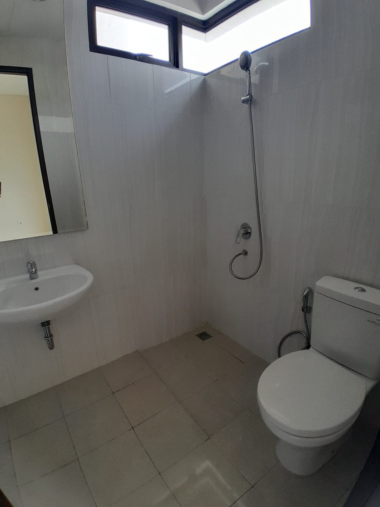 Turun Harga Rumah Cantik 2 Lantai di Podomoro River View SHM On Hand Dekat Pintu Tol Cimanggis