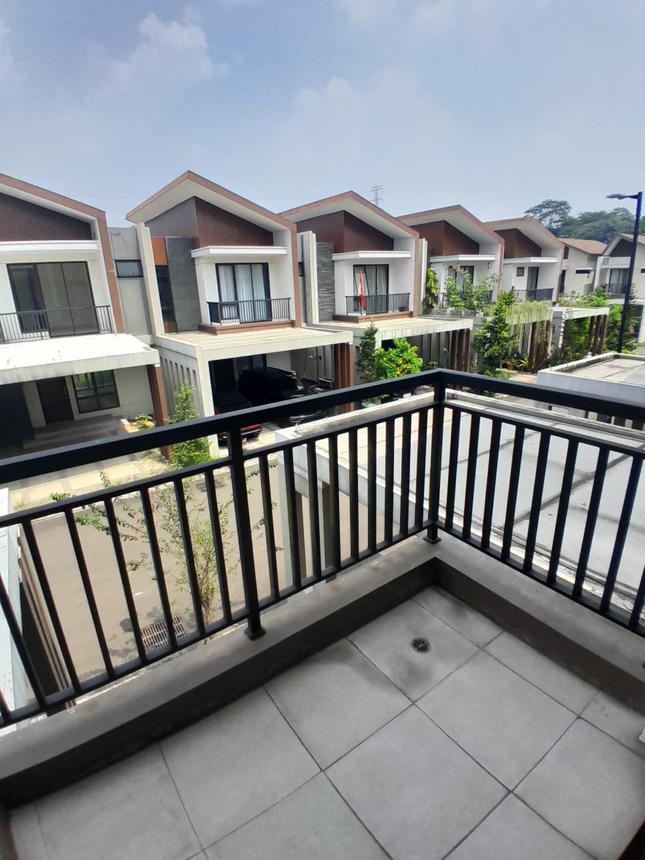 Turun Harga Rumah Cantik 2 Lantai di Podomoro River View SHM On Hand Dekat Pintu Tol Cimanggis