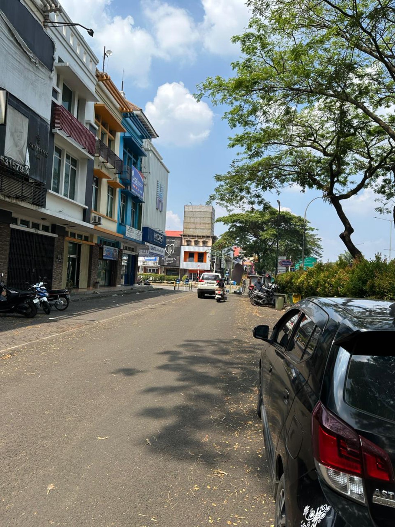 Ruko 3 Lantai Hadap Jalan Raya Utama di BSD Dekat Stasiun Kereta