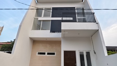 Rumah 2 Lantai Siap Huni di Surabaya Utara hanya 800 Jutaan