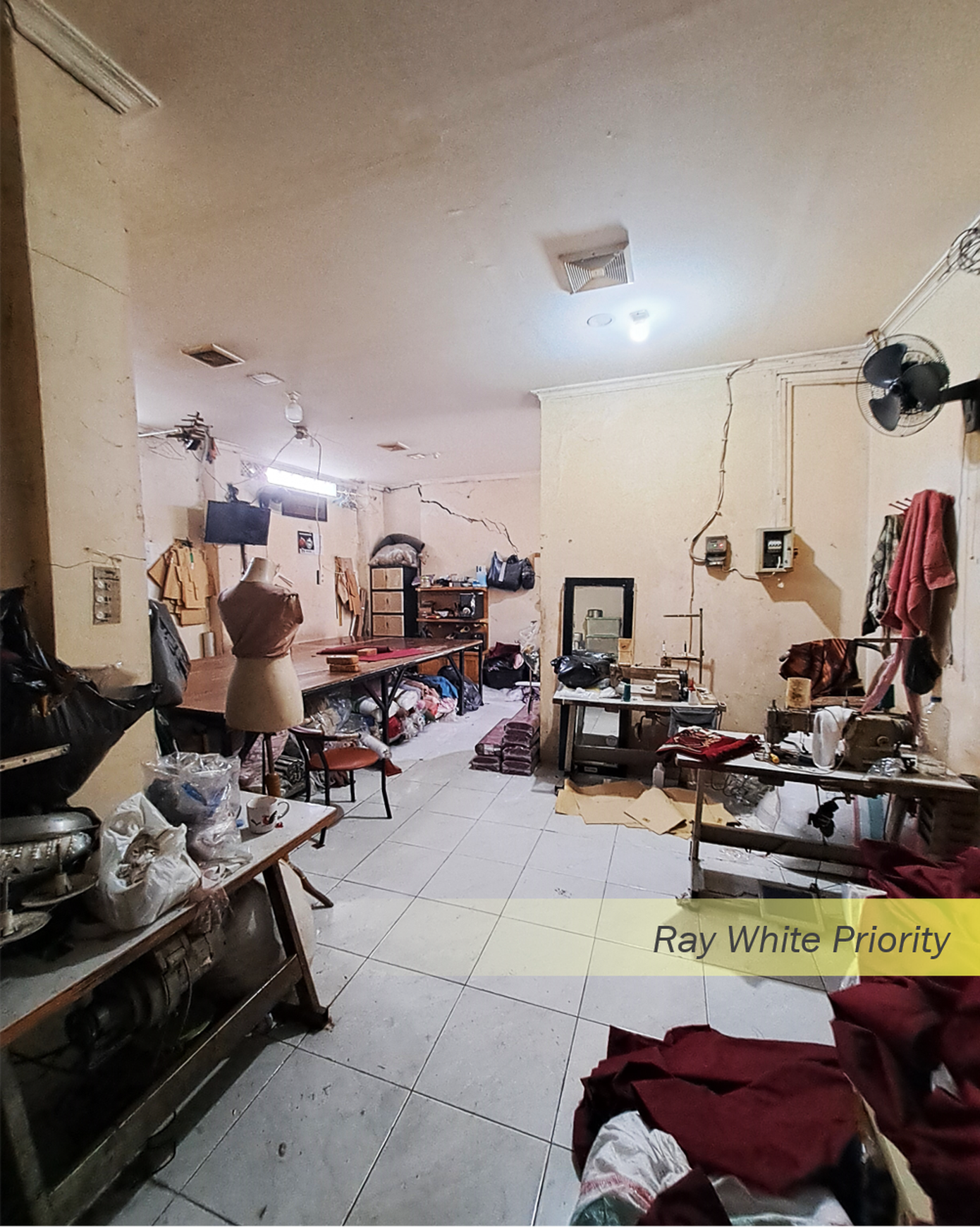 Rumah/Ruang Usaha Hitung Tanah di Jalan Utama Srengseng, Jakarta Barat #HR