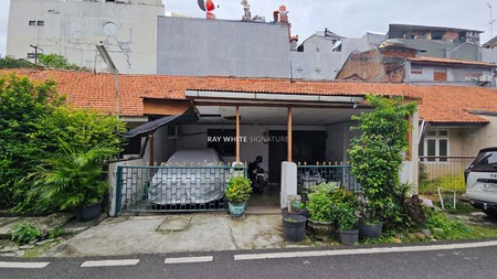 Rumah Bangunan Lama Siap Renovasi di Lokasi Strategis Bendungan Hilir