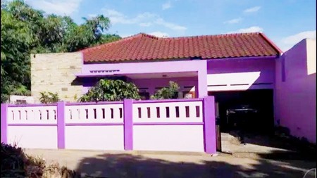 Rumah. Luas 2 Lantai Tenang Dan Sejuk Di Depok Jawa Barat