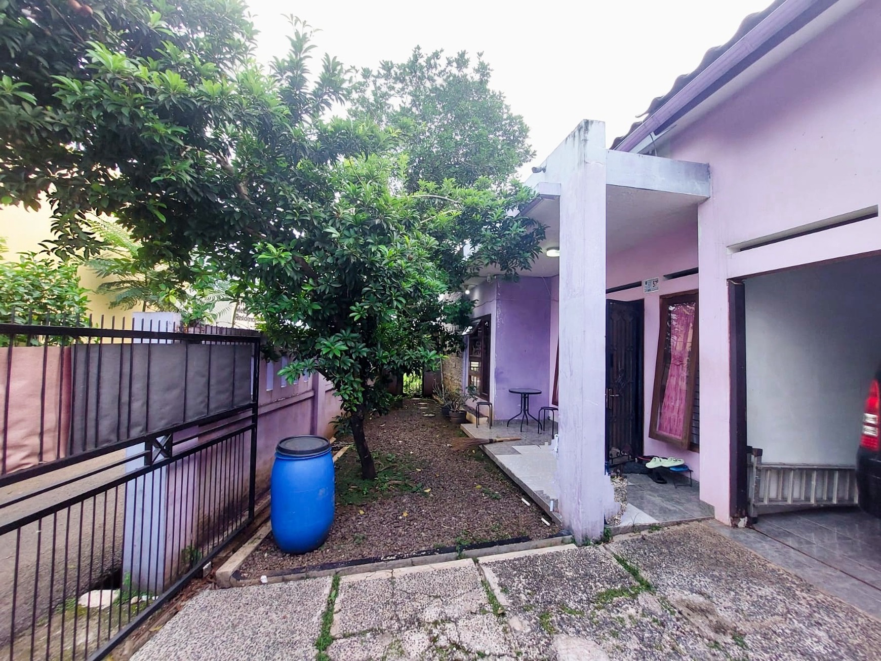 Rumah. Luas 2 Lantai Tenang Dan Sejuk Di Depok Jawa Barat