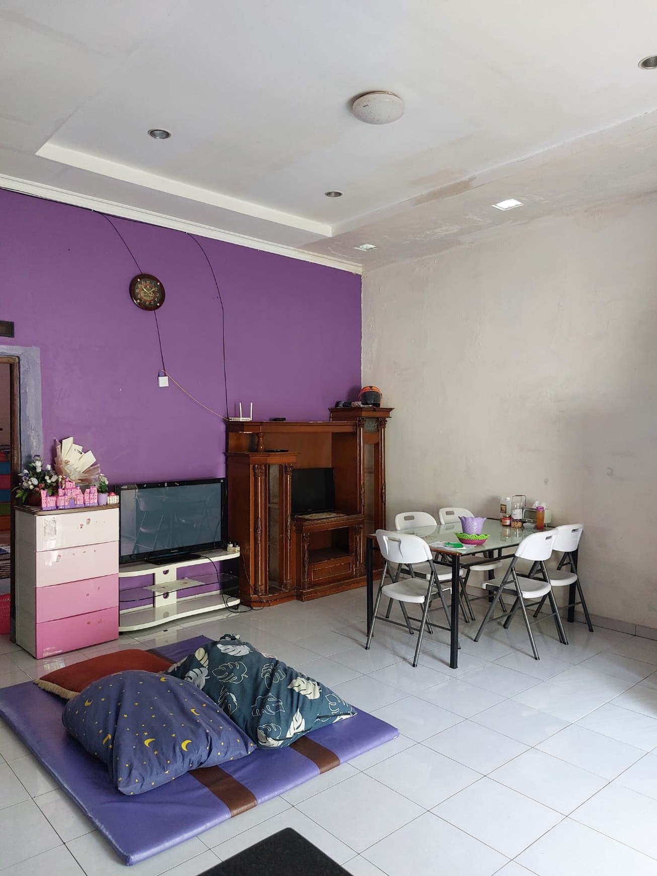 Rumah. Luas 2 Lantai Tenang Dan Sejuk Di Depok Jawa Barat