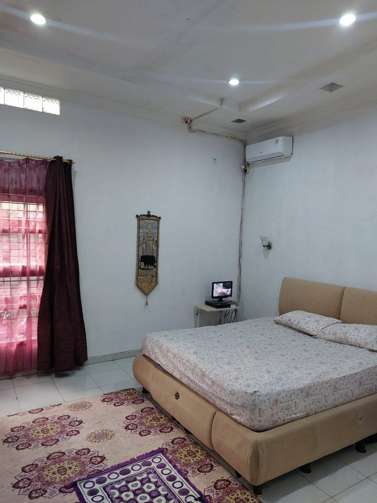 Rumah. Luas 2 Lantai Tenang Dan Sejuk Di Depok Jawa Barat