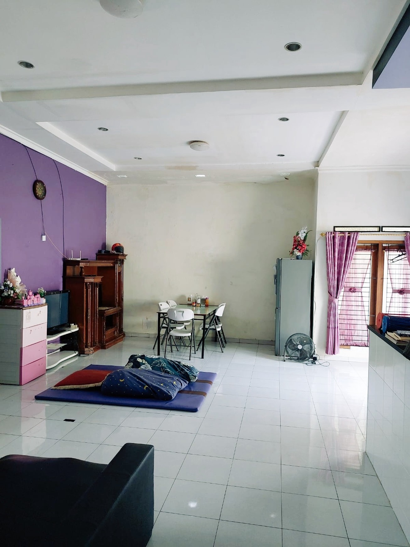 Rumah. Luas 2 Lantai Tenang Dan Sejuk Di Depok Jawa Barat