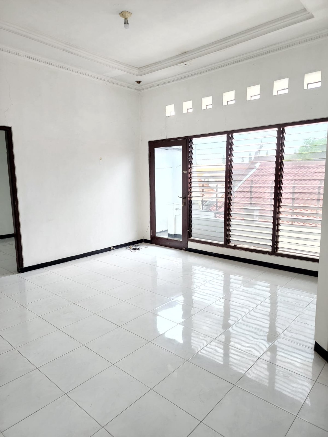 Murah Luas Dijual Rumah Pinus Asri Dekat Wisata Bukit Mas, Prambanan Residence , Royal Residence Dekat Pakuwon Mall, Ptc, Supermall