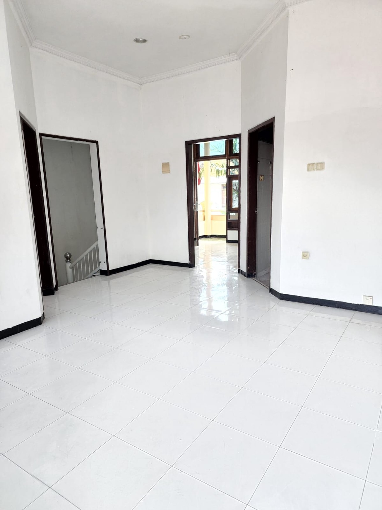 Murah Luas Dijual Rumah Pinus Asri Dekat Wisata Bukit Mas, Prambanan Residence , Royal Residence Dekat Pakuwon Mall, Ptc, Supermall