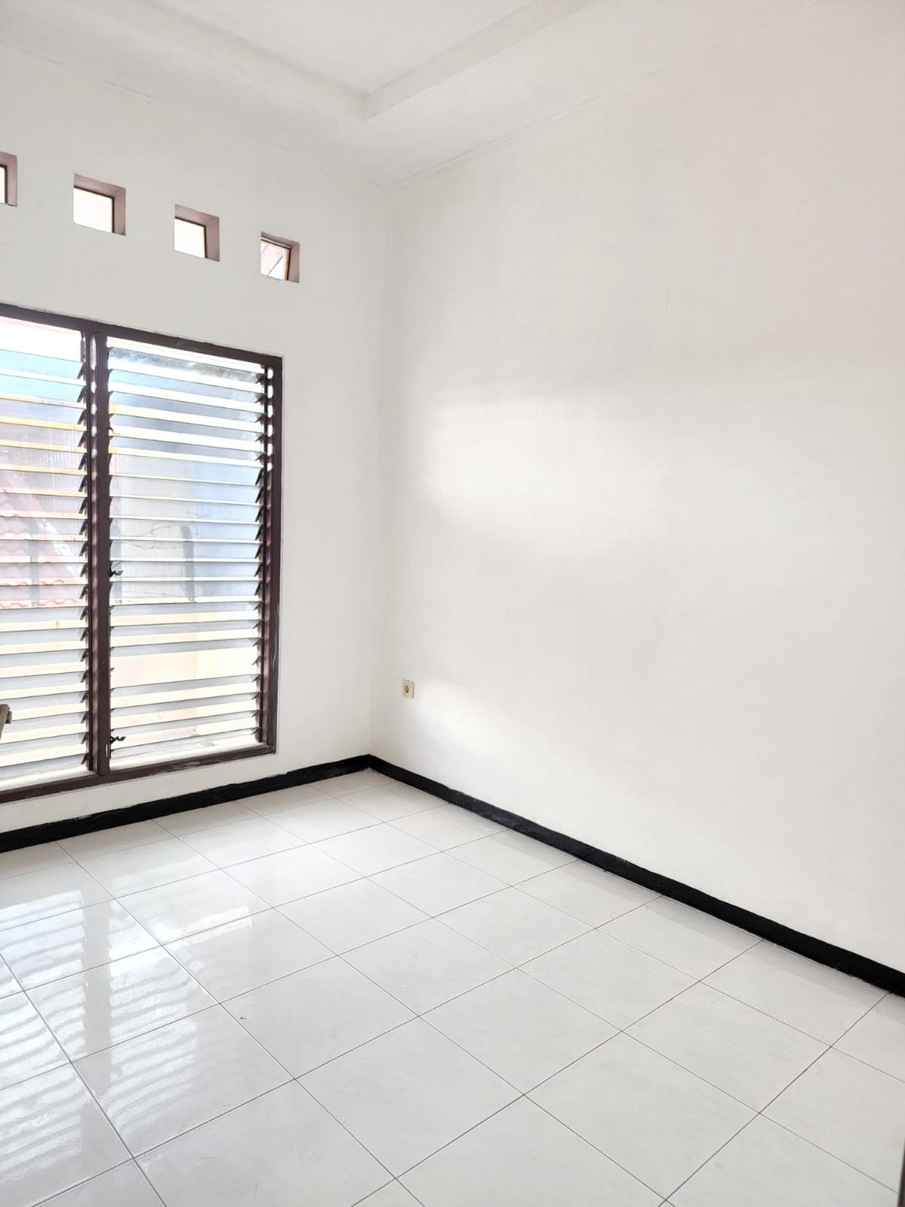 Murah Luas Dijual Rumah Pinus Asri Dekat Wisata Bukit Mas, Prambanan Residence , Royal Residence Dekat Pakuwon Mall, Ptc, Supermall