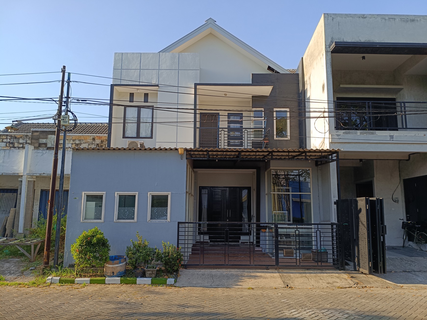 Dijual Rumah 2 Lantai Siap Huni di Gunung Anyar Surabaya Timur