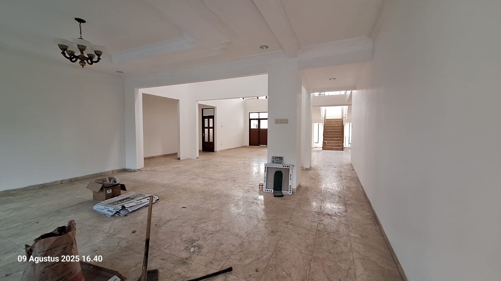 Commercial house in Mampang Jakarta Selatan suitable for Clinic or Office
