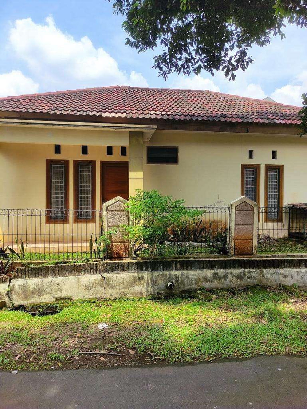 Termurah. Rumah hoek Nusa Loka, BSD