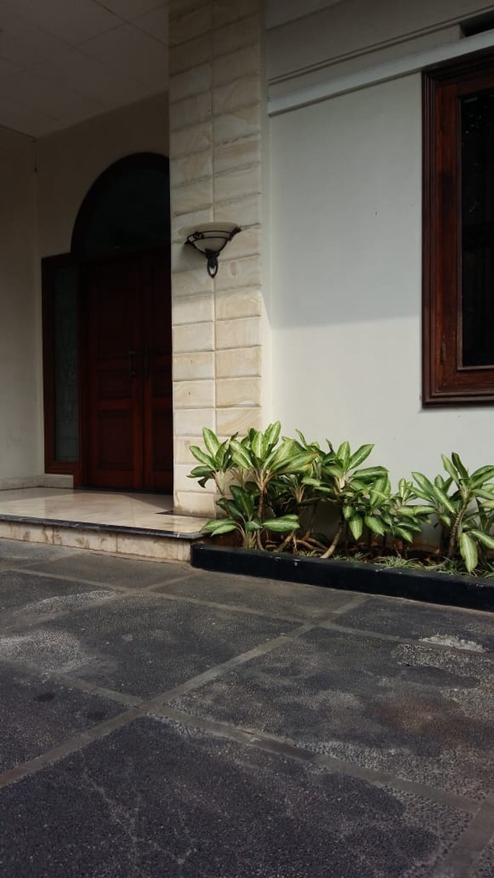 Rumah Bagus Lokasi Asri di Menteng Dijual
