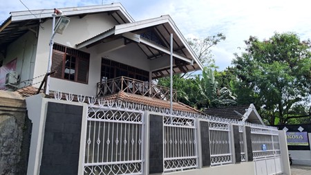 RUMAH DAN PAVILIUN DI GEJAYAN, DEPOK, SLEMAN