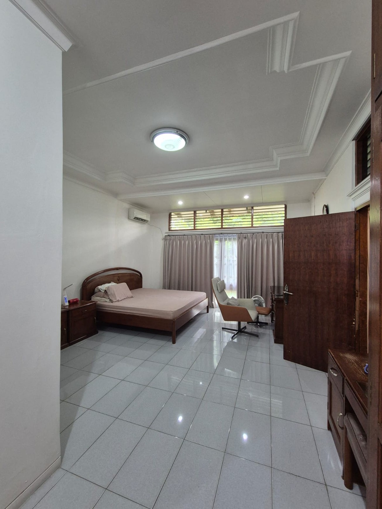 Dijual rumah cantik dan terawat yang berlokasi di dekat kawasan elit Permata Hijau