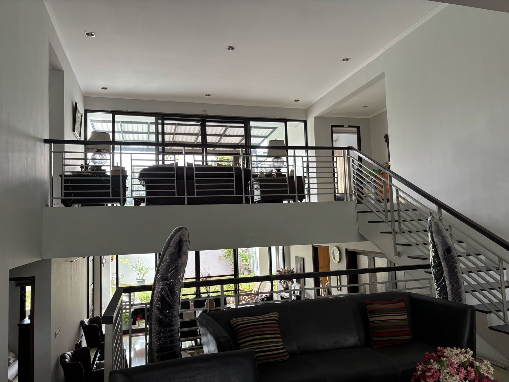Dijual rumah Mewah 2 lantai dalam Kompleks di Benda, Ciganjur, Jagakarsa, Jakarta selatan