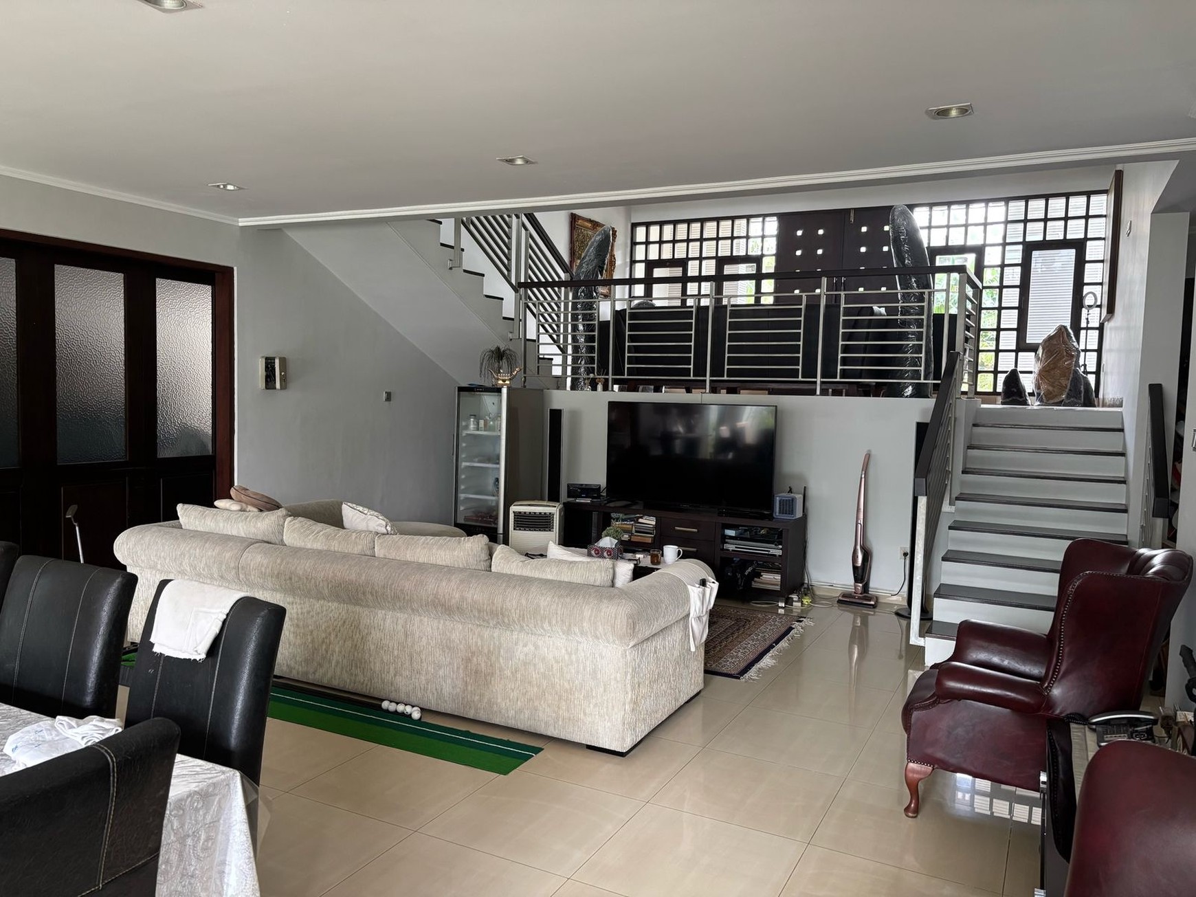 Dijual rumah Mewah 2 lantai dalam Kompleks di Benda, Ciganjur, Jagakarsa, Jakarta selatan