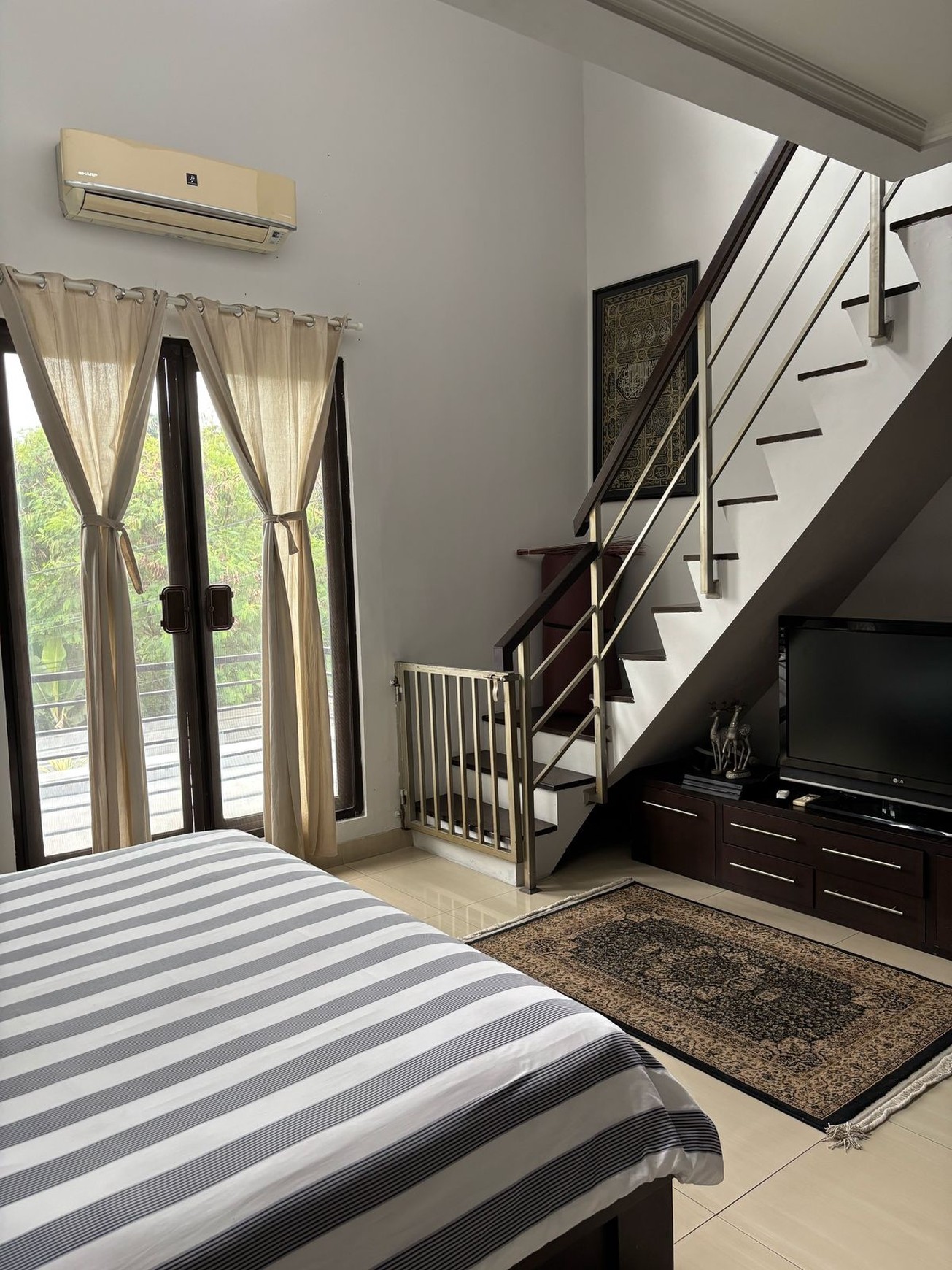 Dijual rumah Mewah 2 lantai dalam Kompleks di Benda, Ciganjur, Jagakarsa, Jakarta selatan