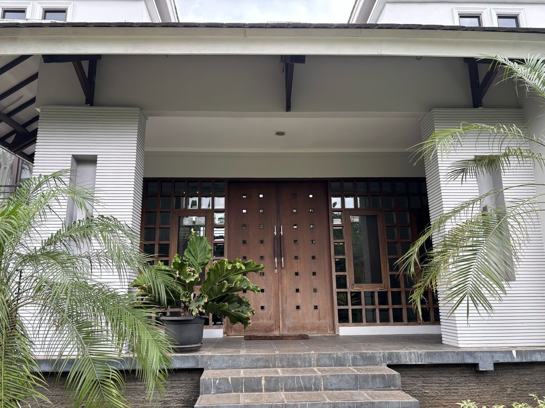 Dijual rumah Mewah 2 lantai dalam Kompleks di Benda, Ciganjur, Jagakarsa, Jakarta selatan