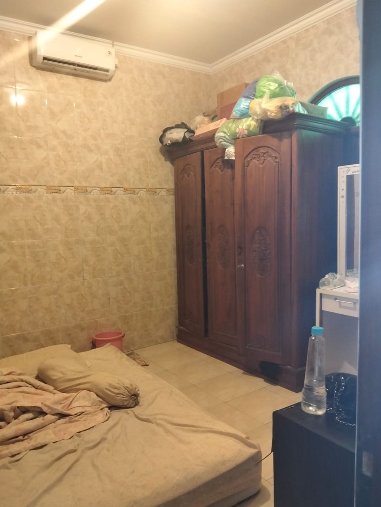 Showroom Dan Rumah 1318 Lokasi Strategis Dijalan Wonosari Km 7, Sendangtirto, Berbah, Sleman.