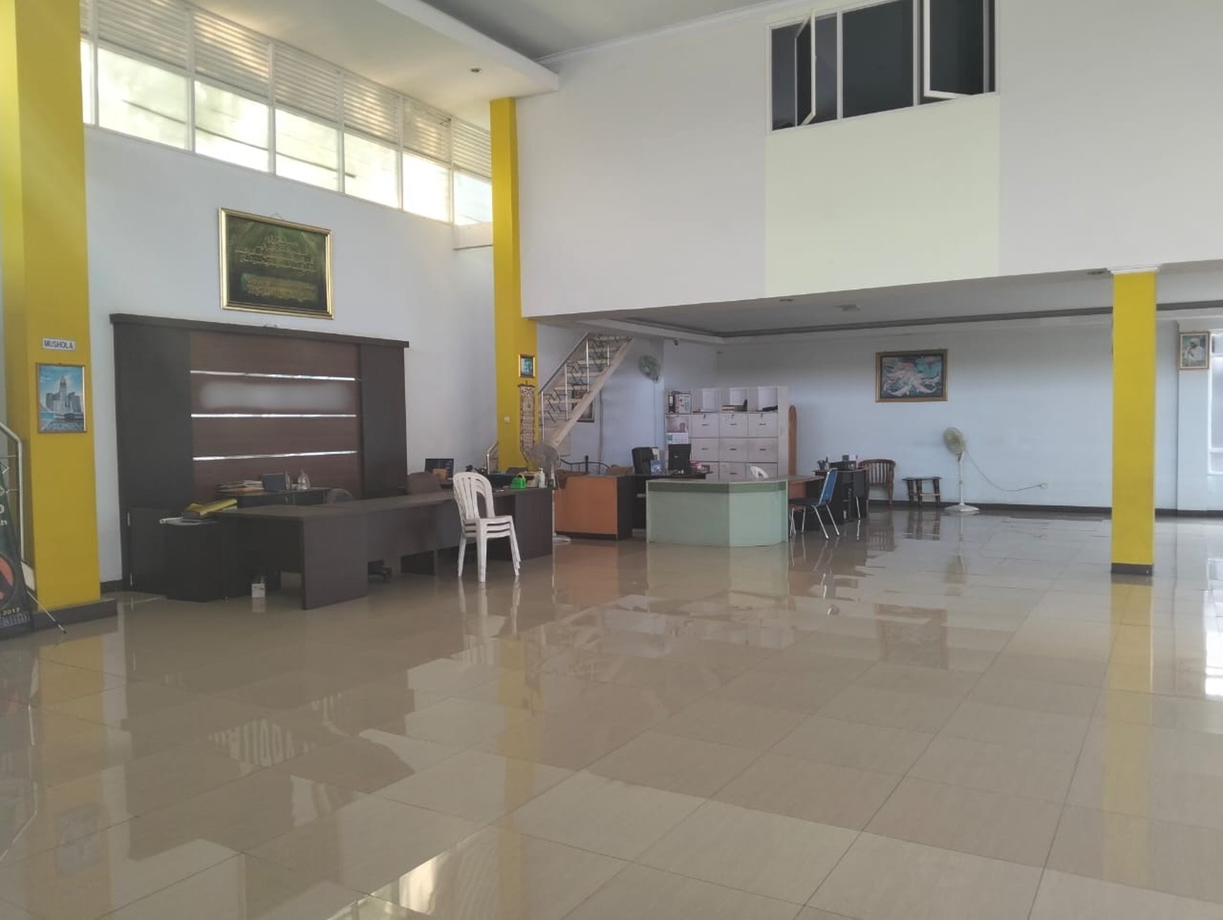 Showroom Dan Rumah 1318 Lokasi Strategis Dijalan Wonosari Km 7, Sendangtirto, Berbah, Sleman.