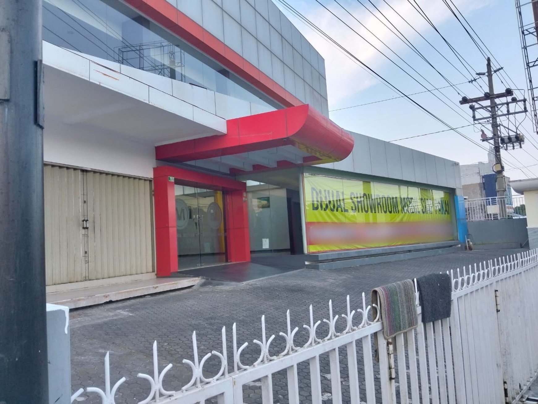 Showroom Dan Rumah 1318 Lokasi Strategis Dijalan Wonosari Km 7, Sendangtirto, Berbah, Sleman.