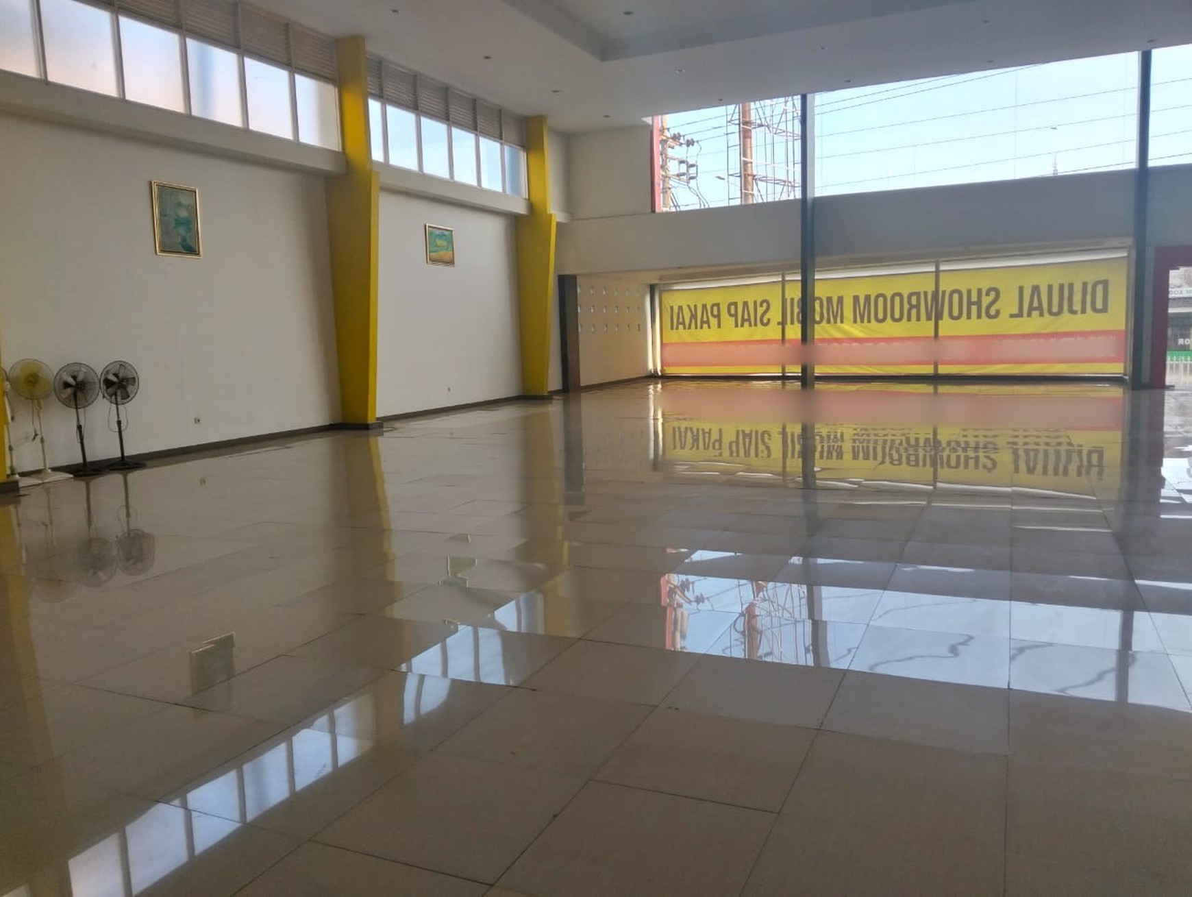 Showroom Dan Rumah 1318 Lokasi Strategis Dijalan Wonosari Km 7, Sendangtirto, Berbah, Sleman.