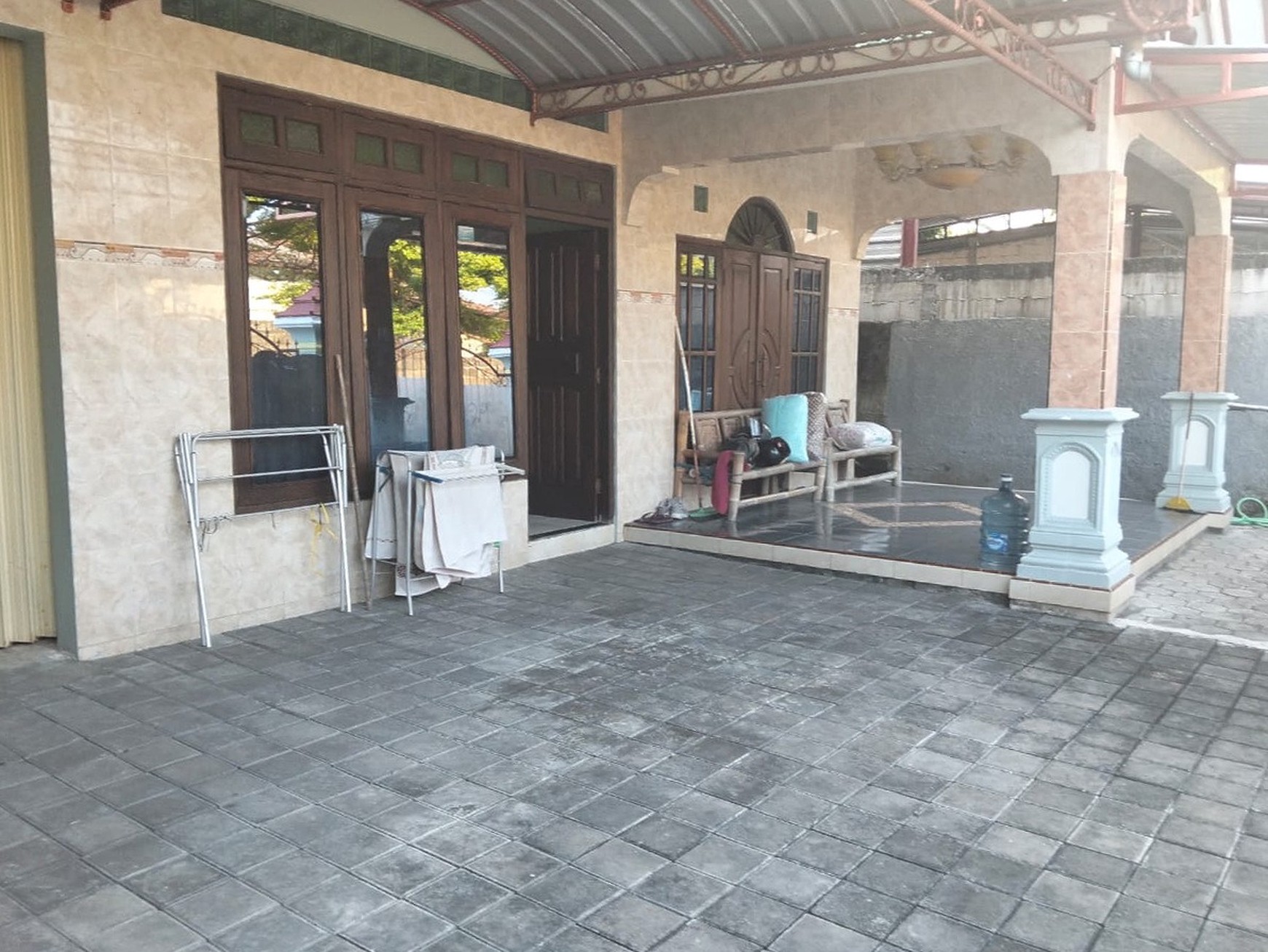 Showroom Dan Rumah 1318 Lokasi Strategis Dijalan Wonosari Km 7, Sendangtirto, Berbah, Sleman.