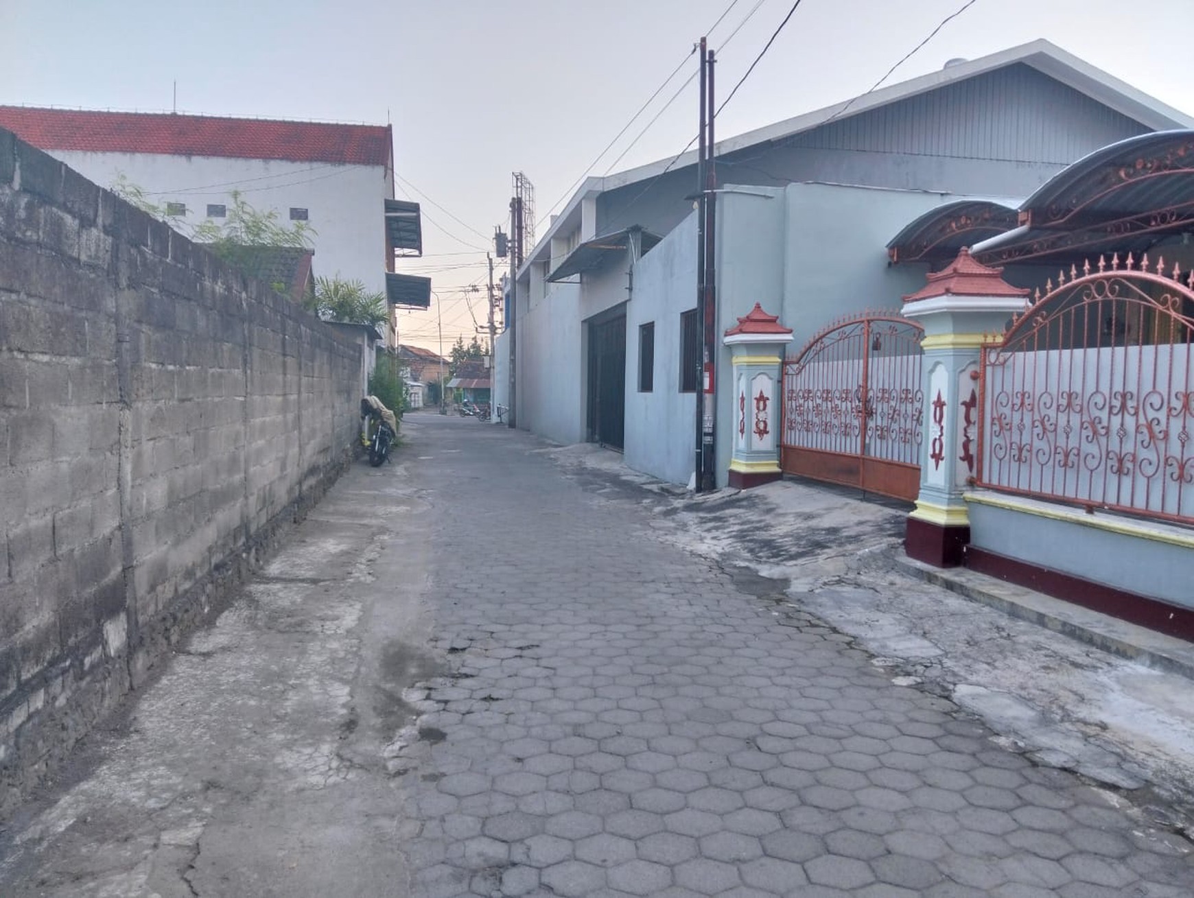 Showroom Dan Rumah 1318 Lokasi Strategis Dijalan Wonosari Km 7, Sendangtirto, Berbah, Sleman.