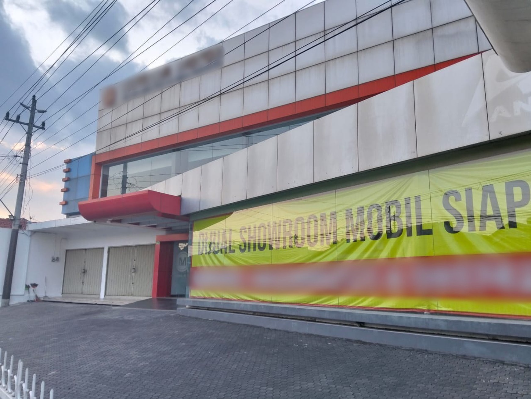 Showroom Dan Rumah 1318 Lokasi Strategis Dijalan Wonosari Km 7, Sendangtirto, Berbah, Sleman.